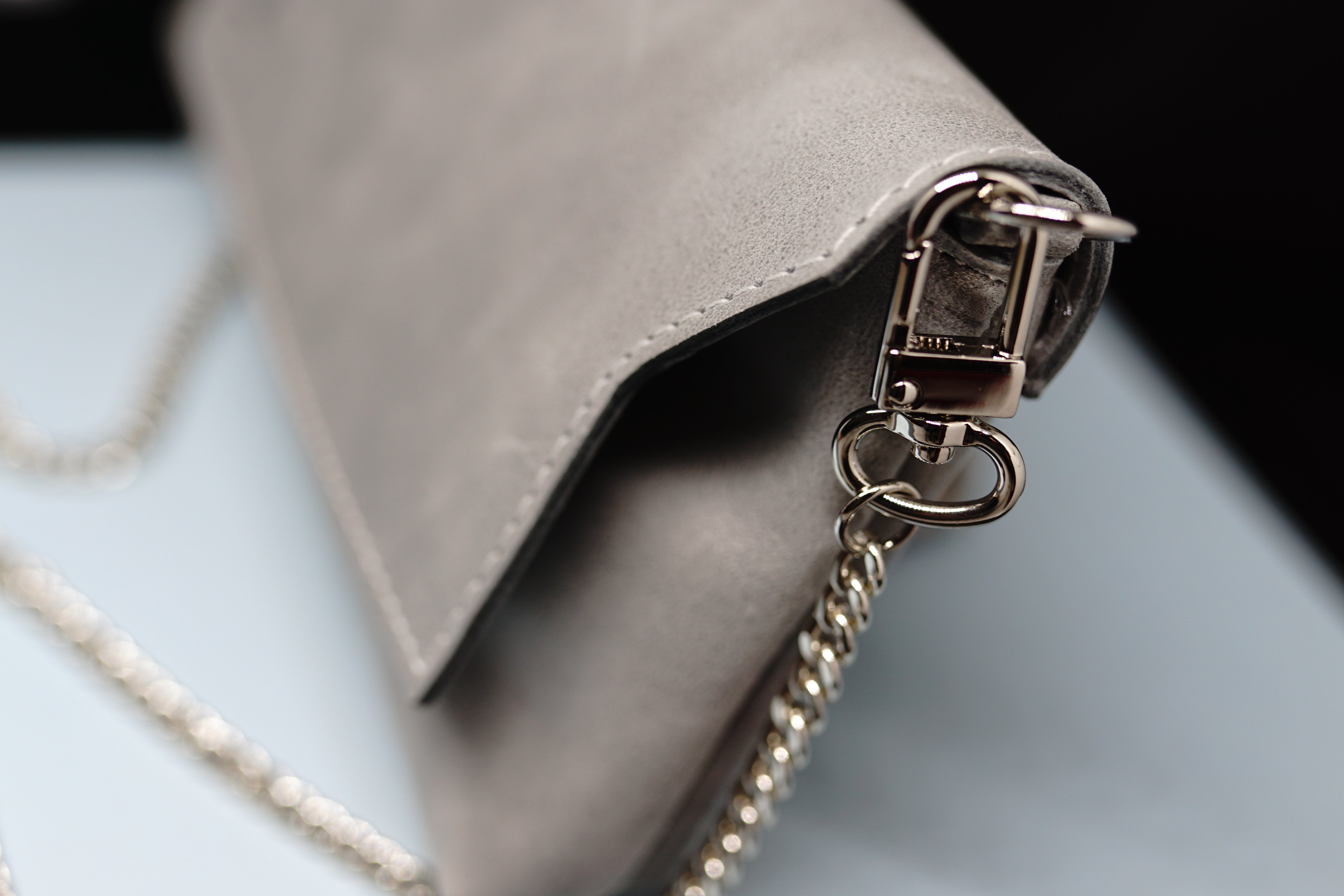 Stilvolles graues Set für Damen Challenger - Gürtel und Handtasche