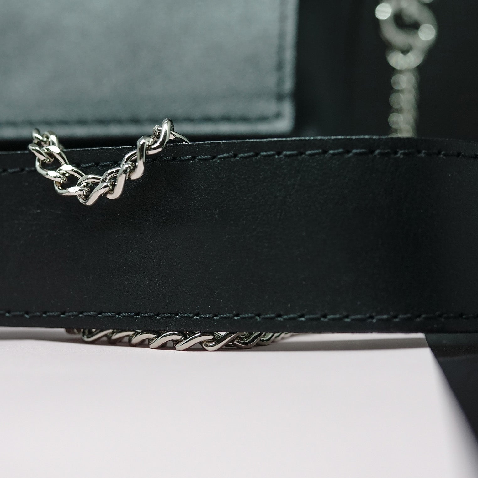 Moderan crni set za žene Noir - remen i torbica