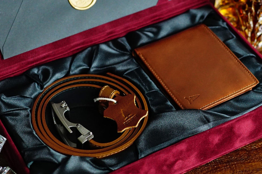 Dárková hnědá sada Lucky - pásek a peněženka