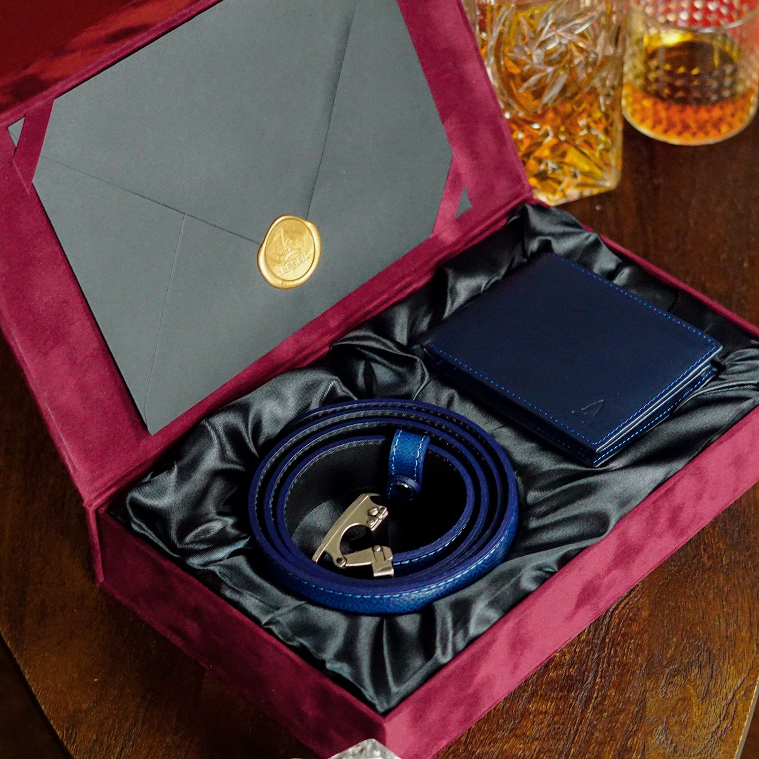 Blauwe cadeauset Universe – riem en portemonnee